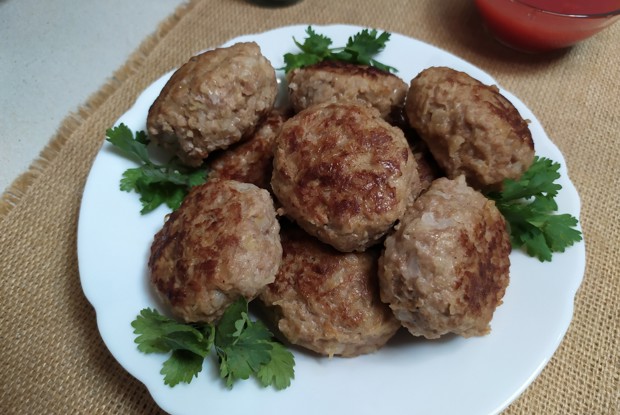 Котлеты с хлебом и фаршем