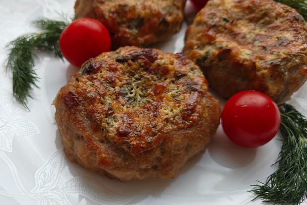 Котлеты с начинкой в духовке