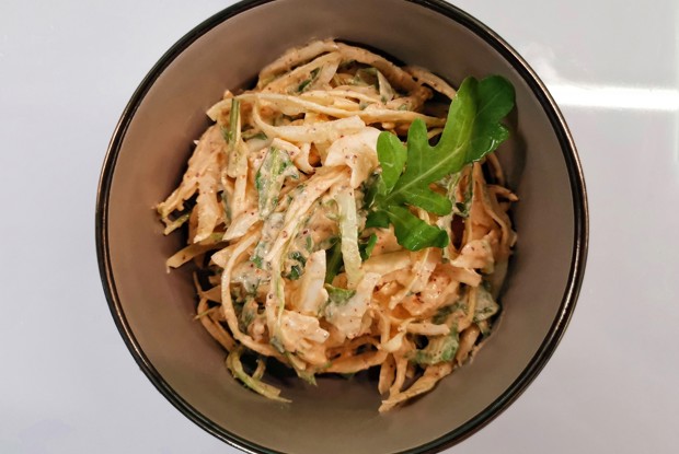 Коулсло с соусом цахтон