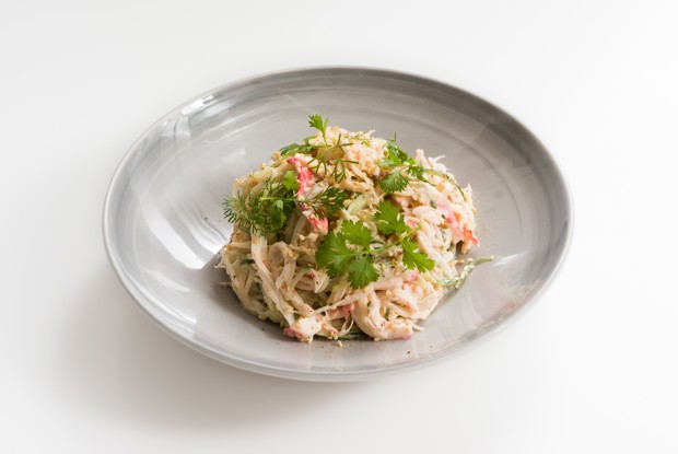 Крабовый салат с огурцами и дайконом