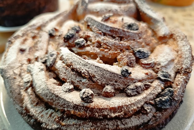 Краффин с яблоком и изюмом