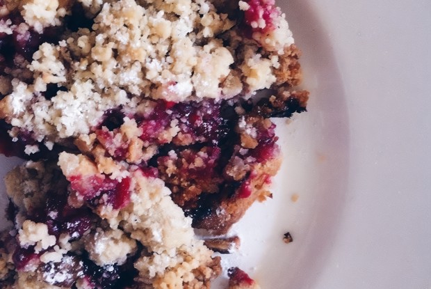 Крамбл с брусникой