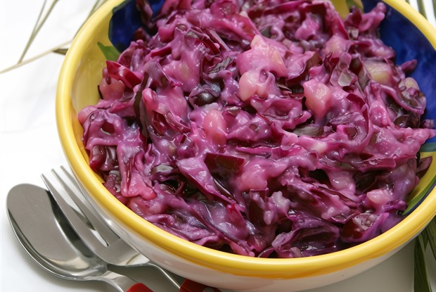 Красная капуста с яблоком