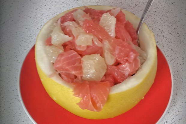 Красная рыба с помелой