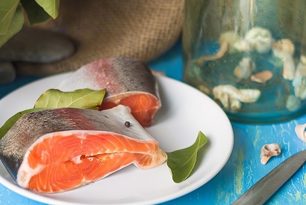 Красная рыба слабосоленая