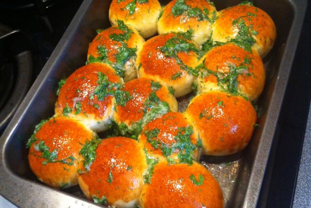 Красный борщ с пампушками