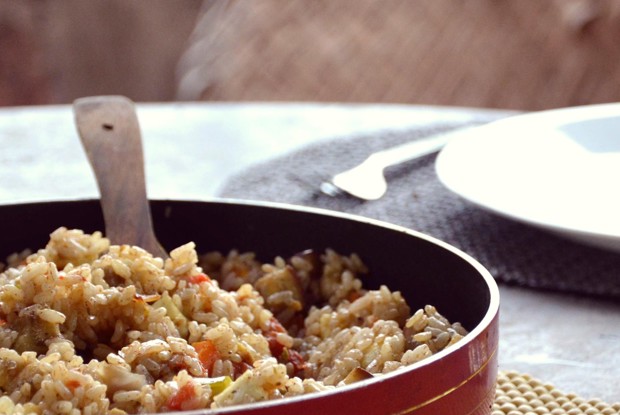 Красный рис бирьяни с паниром и овощами