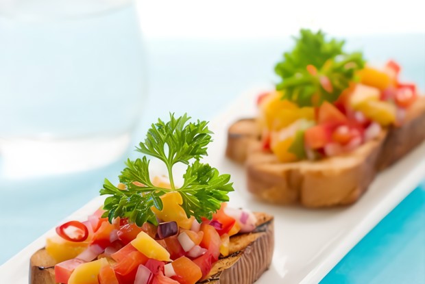 Красно-желтая закуска из перцев