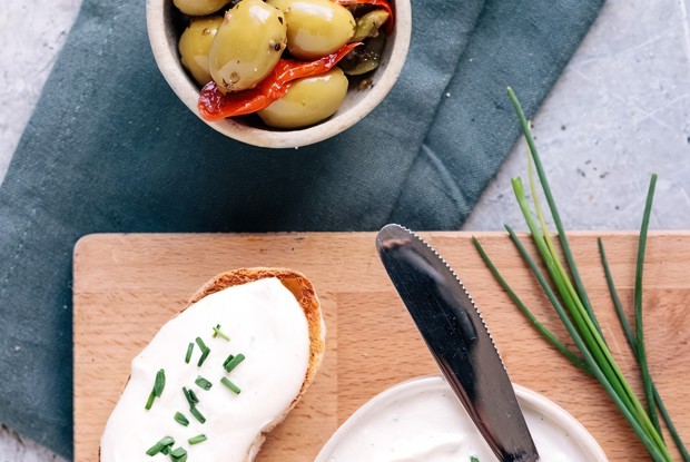 Крем-чиз из кешью с зеленым луком