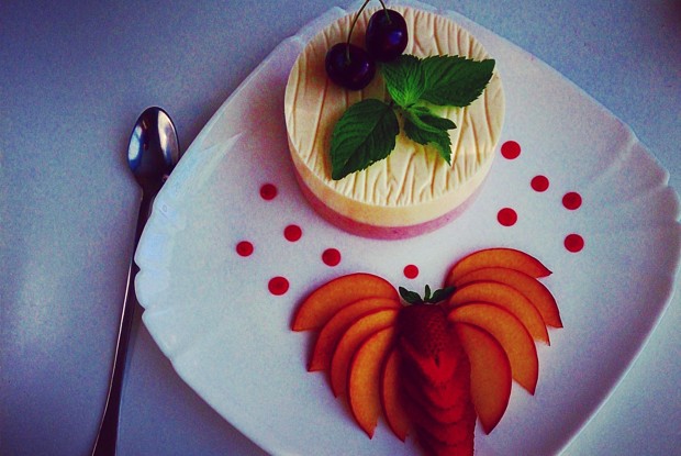 Крем-пломбир с ягодами и мятой