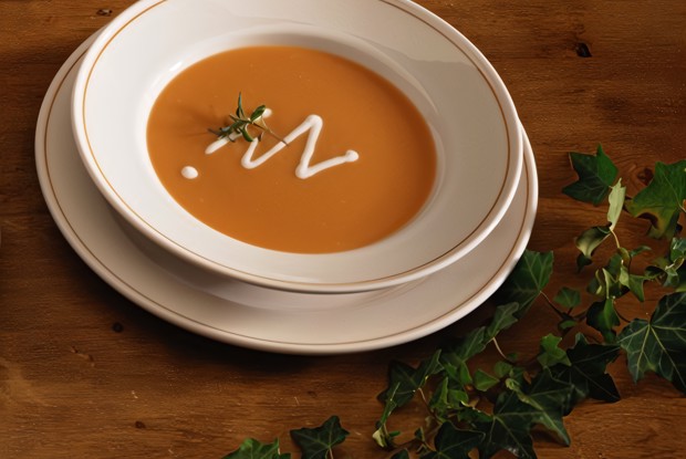 Крем-суп из батата с кокосовым молоком и кориандром