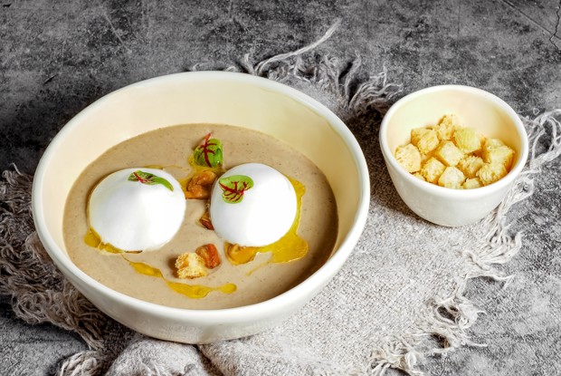 Крем-суп из белых грибов с трюфельным маслом