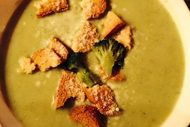 Крем-суп из брокколи с курицей