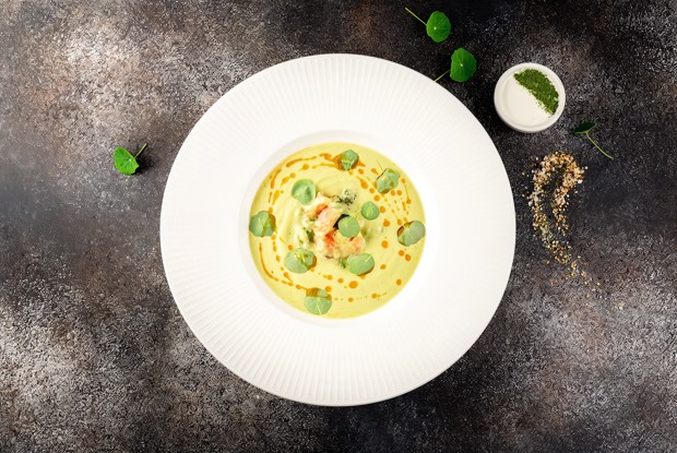 Крем-суп из брокколи с лососем в сладком чили