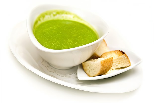 Крем-суп из лука-порей и сельдерея с жареными крутонами