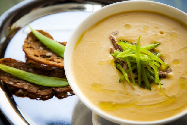 Крем-суп из нута с утиной грудкой от шеф-повара Mercedes bar Артема Сергеева