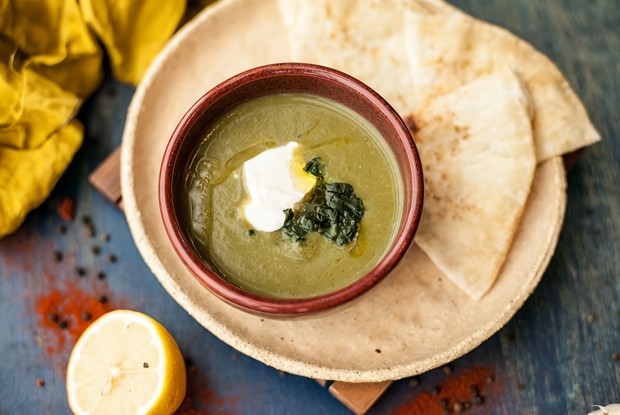 Крем-суп из шпината с молодым горошком из Burger and Pizzetta