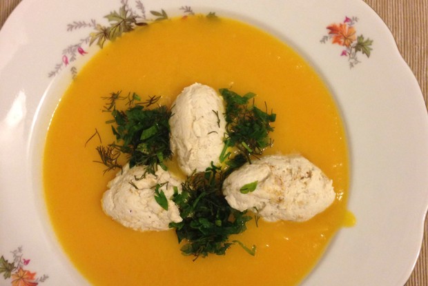 Крем-суп из тыквы с куриными кнедликами