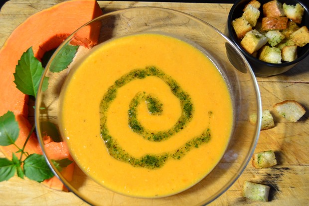 Крем-суп из тыквы с пшеничными сухариками