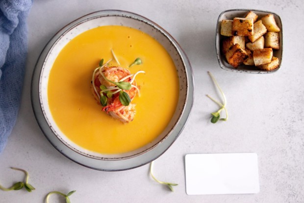 Крем-суп из тыквы с кокосовым молоком и креветками