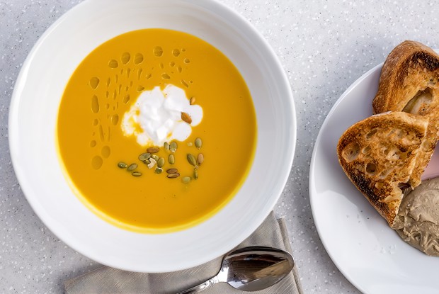 Крем-суп из тыквы с медом, имбирем и кокосом