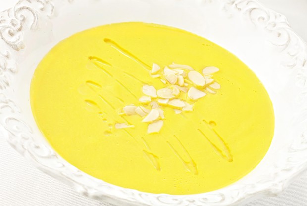 Крем-суп из тыквы с миндальной стружкой