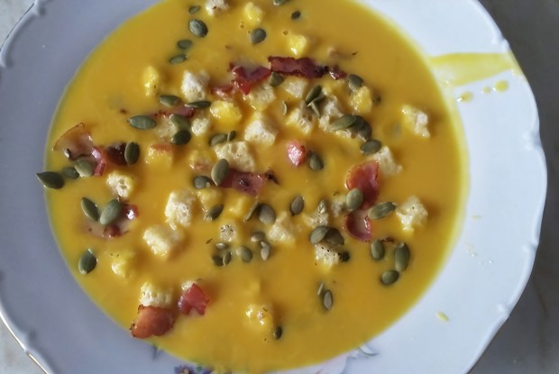 Крем-суп из тыквы с семечками