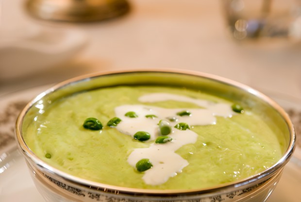 Крем-суп из зеленого горошка и мяты