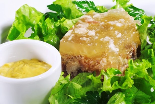 Крепкий костный телячий бульон