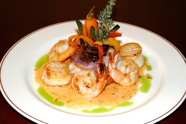 Креветки и морские гребешки в медовом маринаде