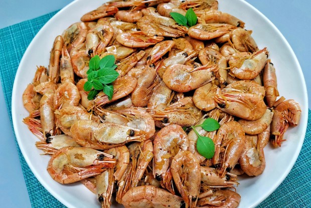 Креветки, обжаренные в имбирно-горчичном соусе