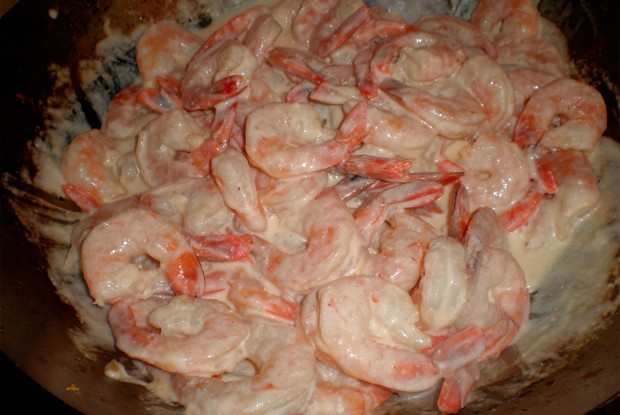 Креветки под соусом