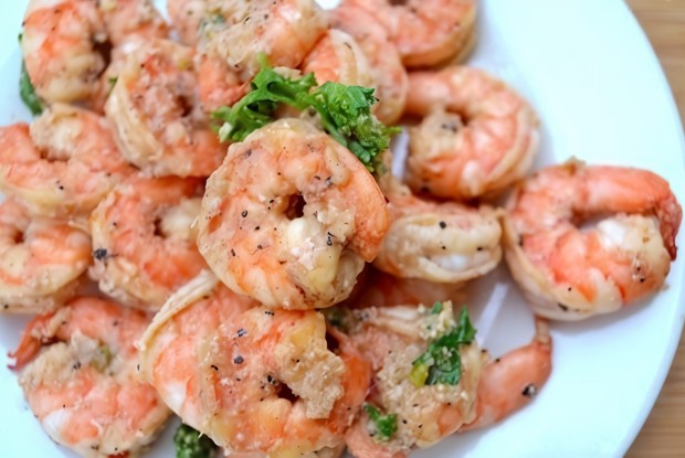 Креветки с чесночным соусе