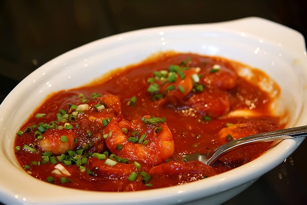 Креветки с каперсами и томатным соусом