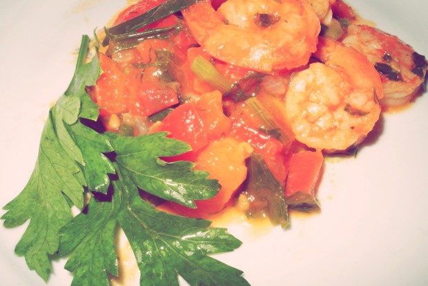Креветки с овощами и зеленью