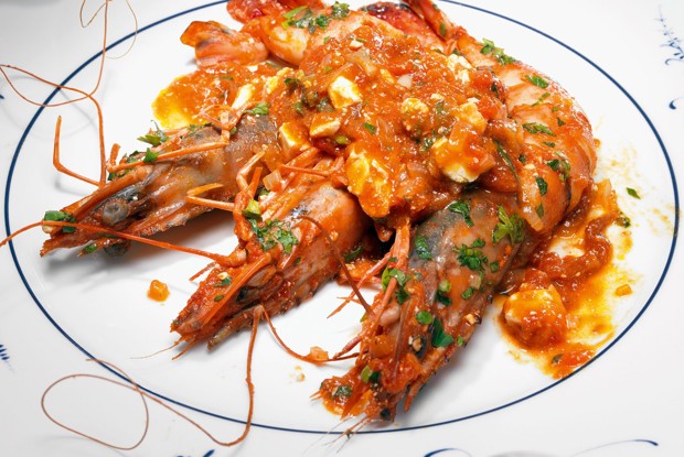 Креветки с помидорами и фетой