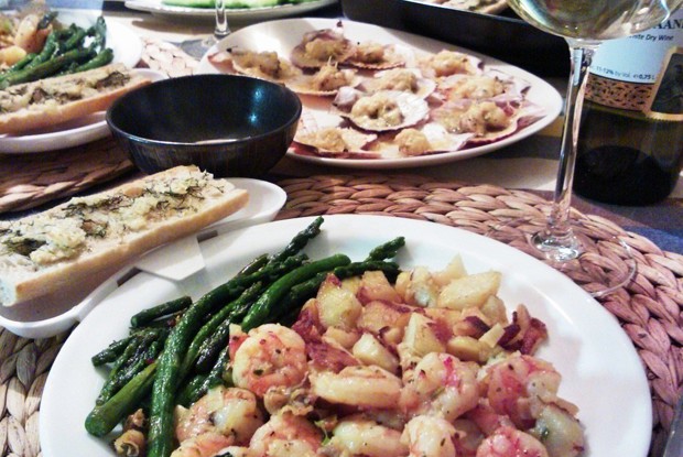 Креветки тигровые с чесноком и зеленым луком