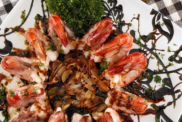 Креветки в пиве с чесноком