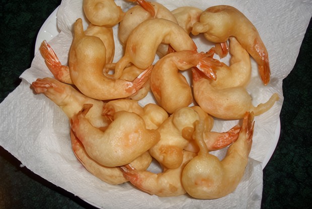 Креветки в темпуре с соусом из ананасов