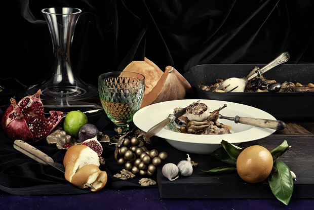 Кролик с перепелками, тыквой и персиками