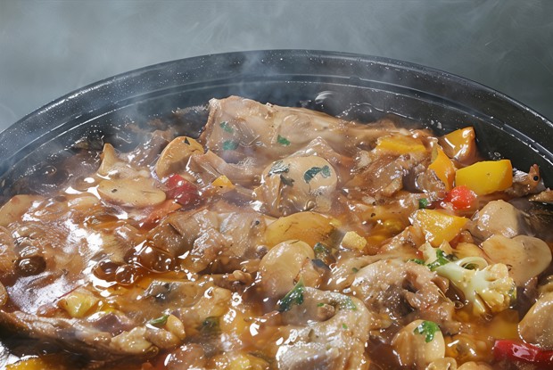 Кролик тушеный с чесноком