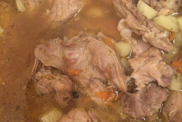 Кролик, тушеный с овощами и картофелем