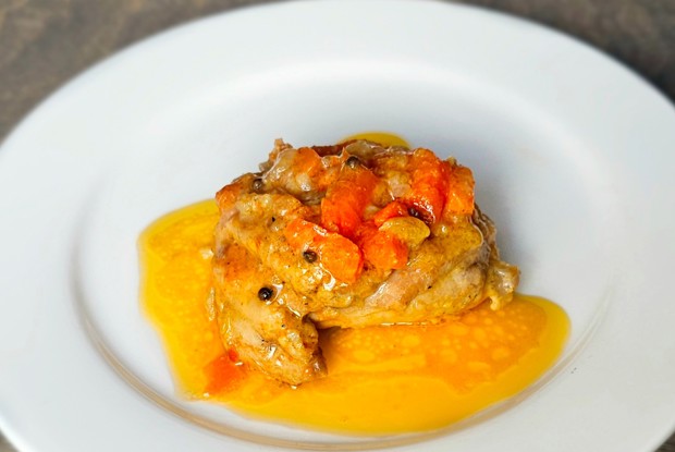 Кролик тушеный