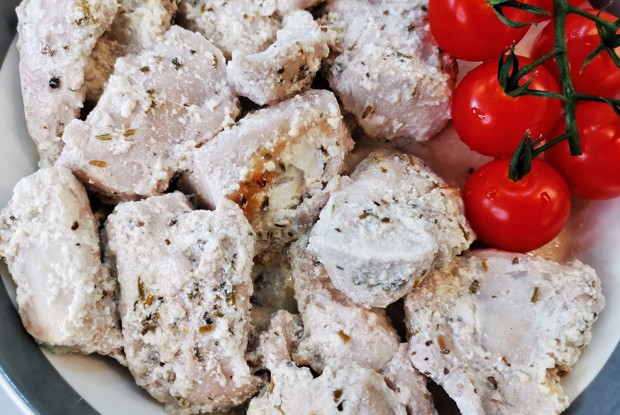 Кролик в сметане с ароматными травами