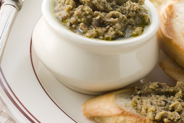 Кростини с артишоками и оливками