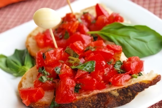 Кростини с запеченным сладким перцем