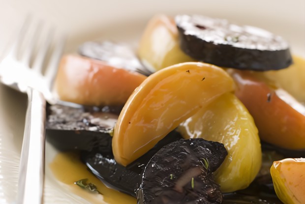 Кровяная колбаса с яблоками