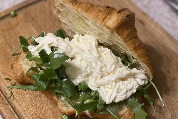 Круассан со страчателлой