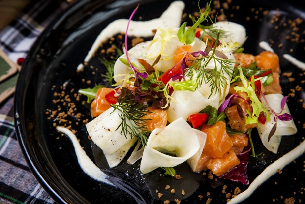 Крудите из лосося с корнем сельдерея