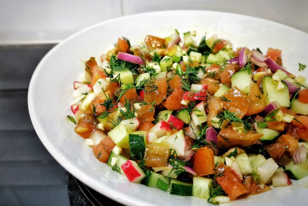 Кубанский овощной салат с чесноком